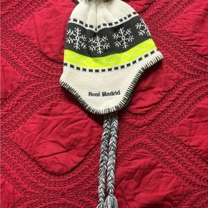 OFFICIAL REAL MADRID BEANIE , 100% ACRYLC